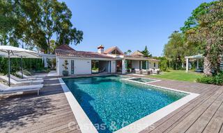 Exclusiva villa de una sola planta en venta a pocos pasos de la playa y todos los servicios en San Pedro y Puerto Banús, Marbella 784471 