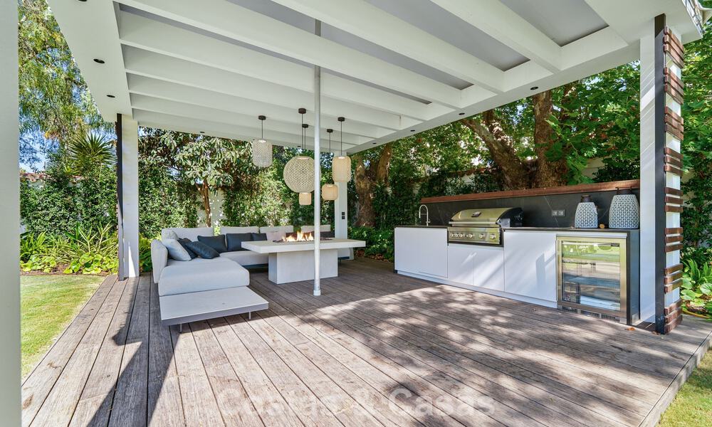 Exclusiva villa de una sola planta en venta a pocos pasos de la playa y todos los servicios en San Pedro y Puerto Banús, Marbella 784472