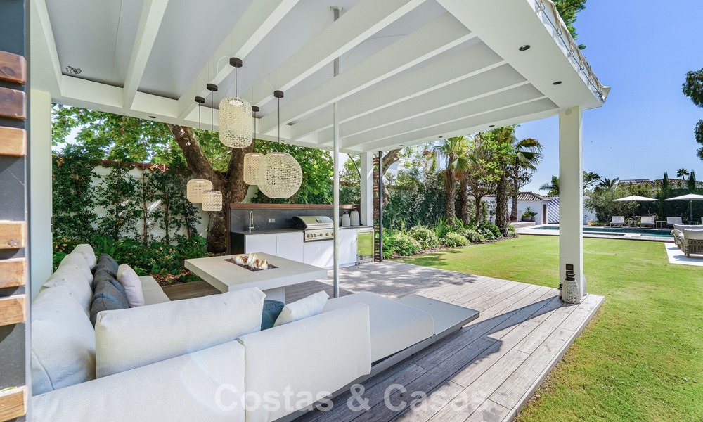 Exclusiva villa de una sola planta en venta a pocos pasos de la playa y todos los servicios en San Pedro y Puerto Banús, Marbella 784473