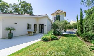 Exclusiva villa de una sola planta en venta a pocos pasos de la playa y todos los servicios en San Pedro y Puerto Banús, Marbella 784475 