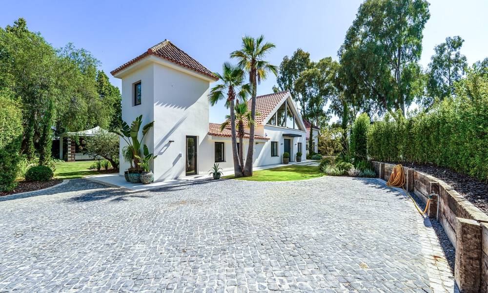 Exclusiva villa de una sola planta en venta a pocos pasos de la playa y todos los servicios en San Pedro y Puerto Banús, Marbella 784476
