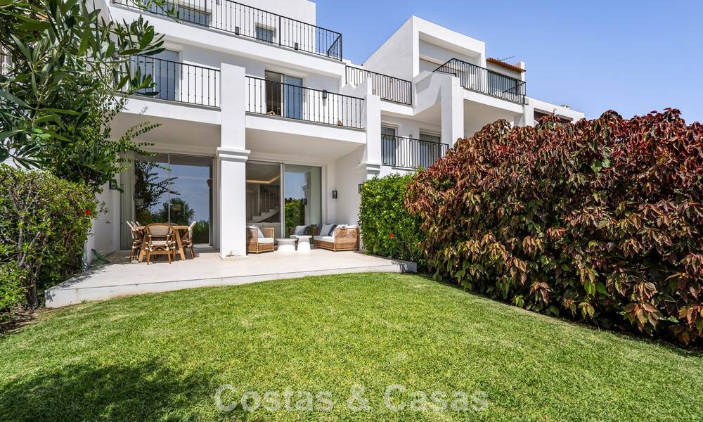 Impresionante casa adosada reformada en venta en primera línea del campo de golf La Quinta en Marbella - Benahavís 784543