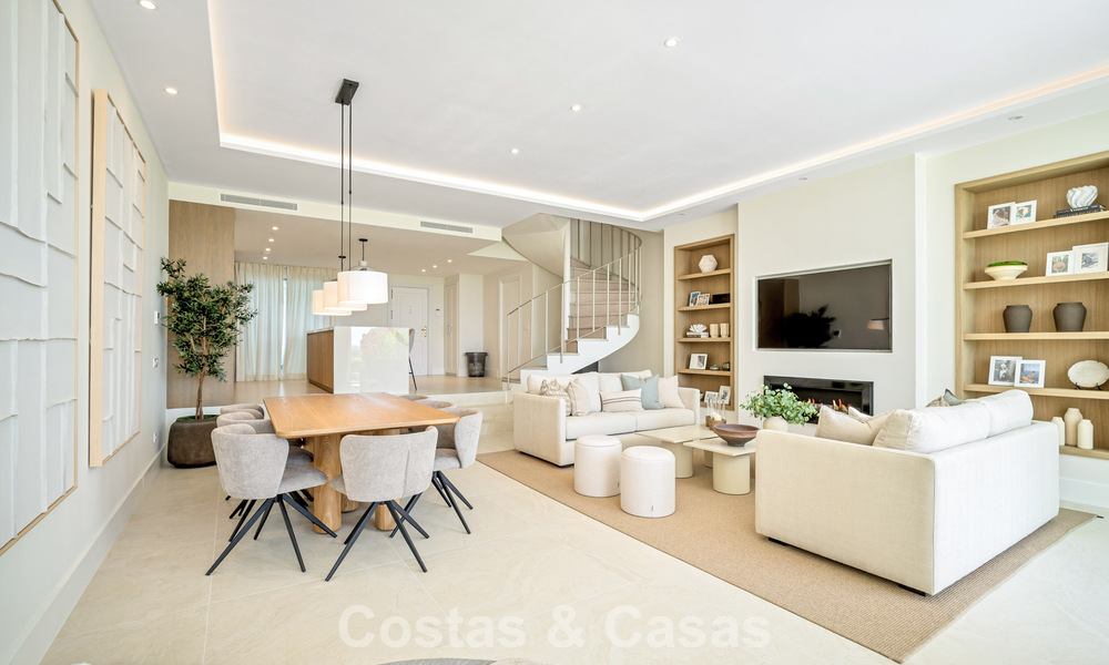 Impresionante casa adosada reformada en venta en primera línea del campo de golf La Quinta en Marbella - Benahavís 784546