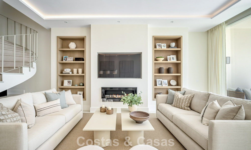 Impresionante casa adosada reformada en venta en primera línea del campo de golf La Quinta en Marbella - Benahavís 784547