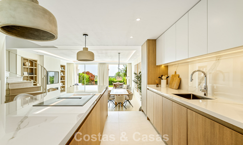 Impresionante casa adosada reformada en venta en primera línea del campo de golf La Quinta en Marbella - Benahavís 784549