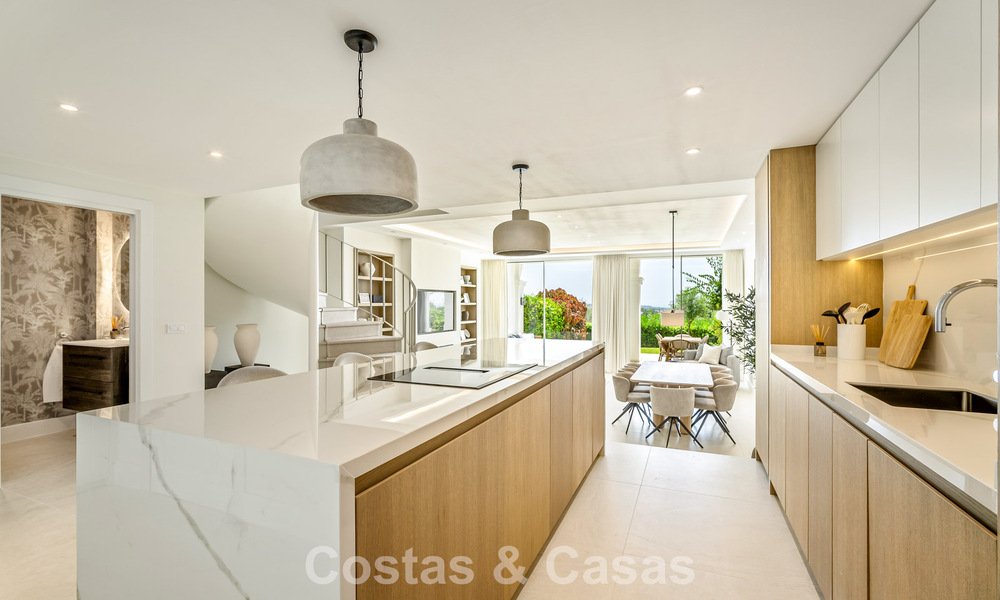 Impresionante casa adosada reformada en venta en primera línea del campo de golf La Quinta en Marbella - Benahavís 784550