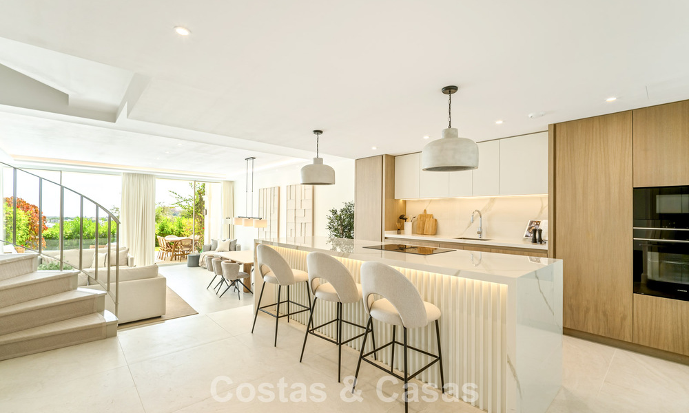 Impresionante casa adosada reformada en venta en primera línea del campo de golf La Quinta en Marbella - Benahavís 784551