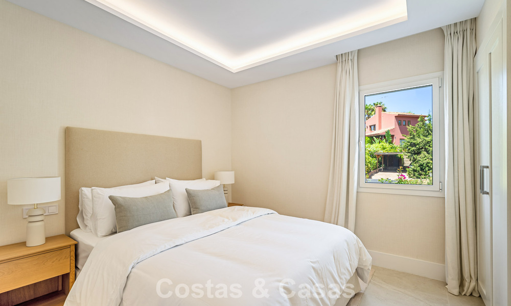 Impresionante casa adosada reformada en venta en primera línea del campo de golf La Quinta en Marbella - Benahavís 784554