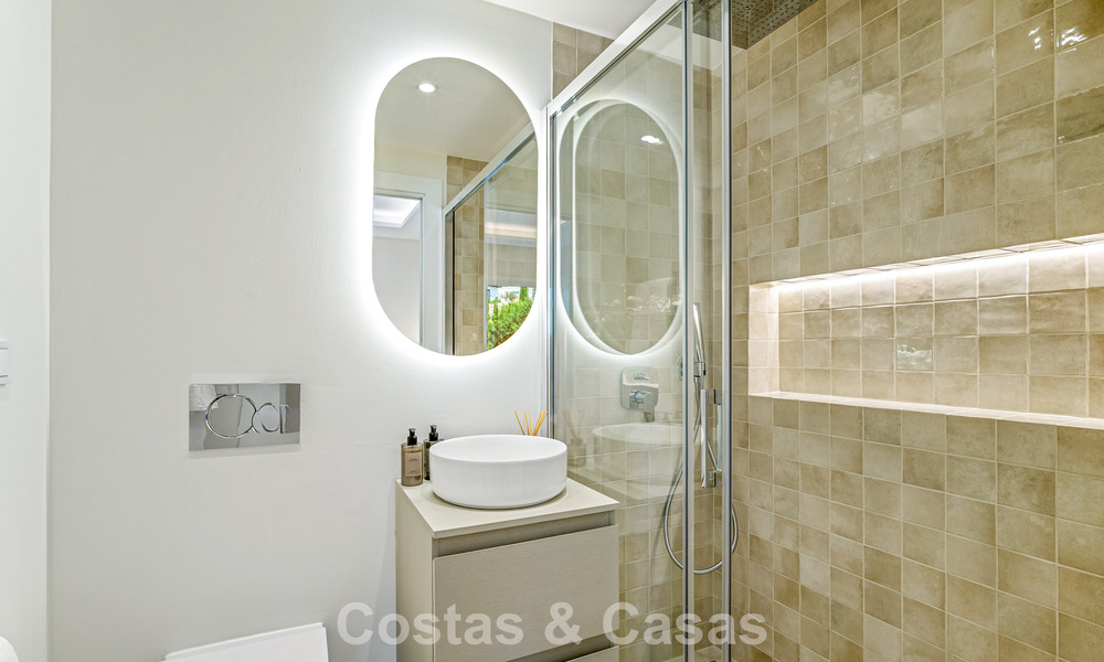 Impresionante casa adosada reformada en venta en primera línea del campo de golf La Quinta en Marbella - Benahavís 784556