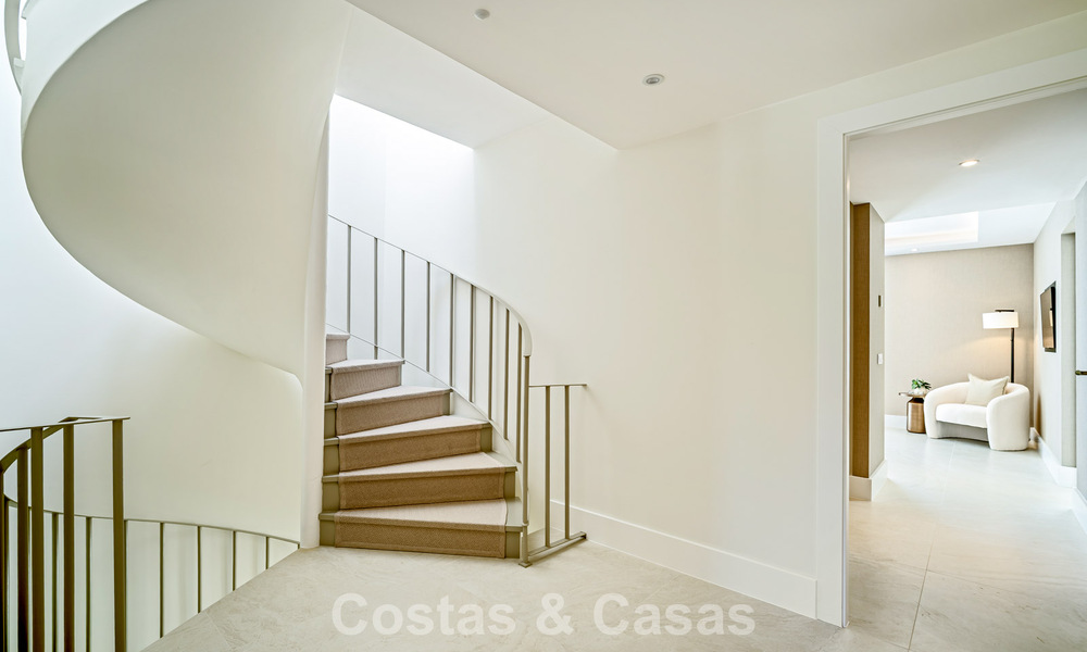 Impresionante casa adosada reformada en venta en primera línea del campo de golf La Quinta en Marbella - Benahavís 784557