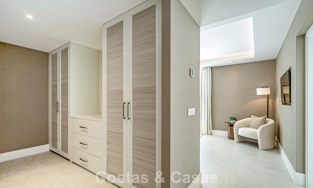 Impresionante casa adosada reformada en venta en primera línea del campo de golf La Quinta en Marbella - Benahavís 784560