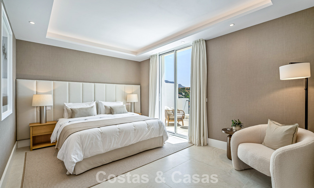 Impresionante casa adosada reformada en venta en primera línea del campo de golf La Quinta en Marbella - Benahavís 784561