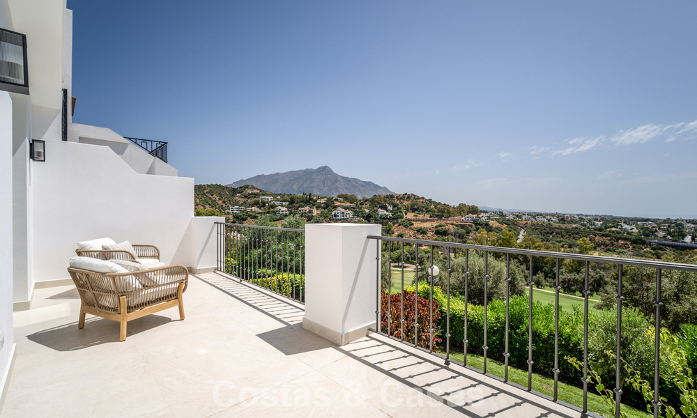 Impresionante casa adosada reformada en venta en primera línea del campo de golf La Quinta en Marbella - Benahavís 784564