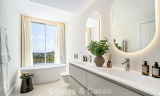 Impresionante casa adosada reformada en venta en primera línea del campo de golf La Quinta en Marbella - Benahavís 784566 