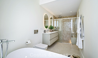 Impresionante casa adosada reformada en venta en primera línea del campo de golf La Quinta en Marbella - Benahavís 784567 