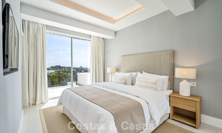 Impresionante casa adosada reformada en venta en primera línea del campo de golf La Quinta en Marbella - Benahavís 784568 