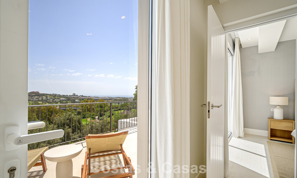 Impresionante casa adosada reformada en venta en primera línea del campo de golf La Quinta en Marbella - Benahavís 784572