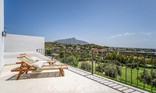 Impresionante casa adosada reformada en venta en primera línea del campo de golf La Quinta en Marbella - Benahavís 784573 