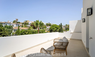 Impresionante casa adosada reformada en venta en primera línea del campo de golf La Quinta en Marbella - Benahavís 784575 