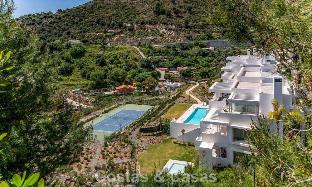 Apartamento contemporáneo de lujo con vistas al mar en venta en un complejo boutique cerca de Marbella centro 784582