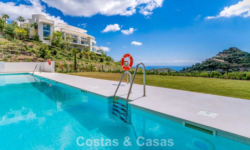Apartamento contemporáneo de lujo con vistas al mar en venta en un complejo boutique cerca de Marbella centro 784583