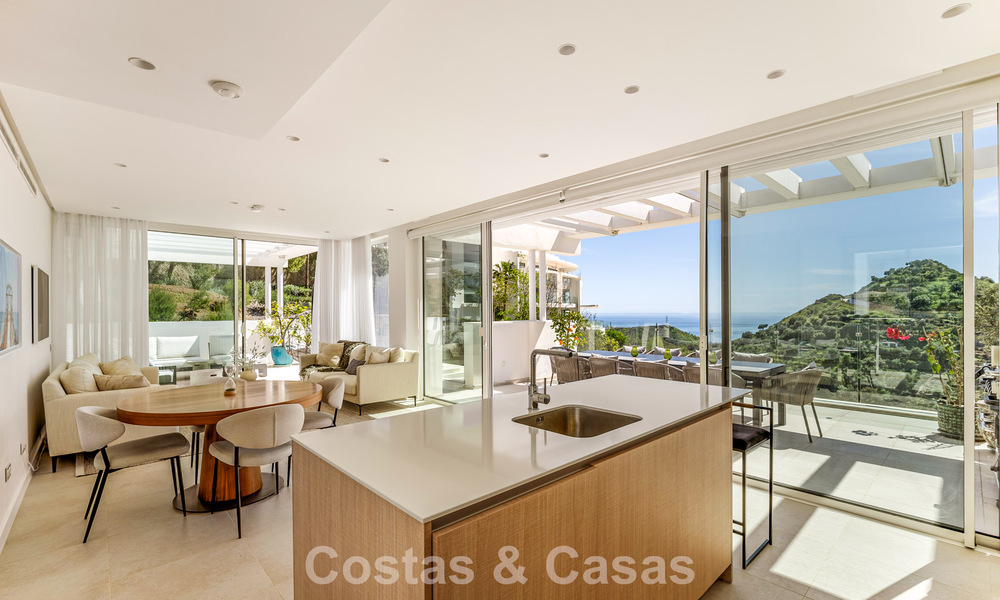Apartamento contemporáneo de lujo con vistas al mar en venta en un complejo boutique cerca de Marbella centro 784586