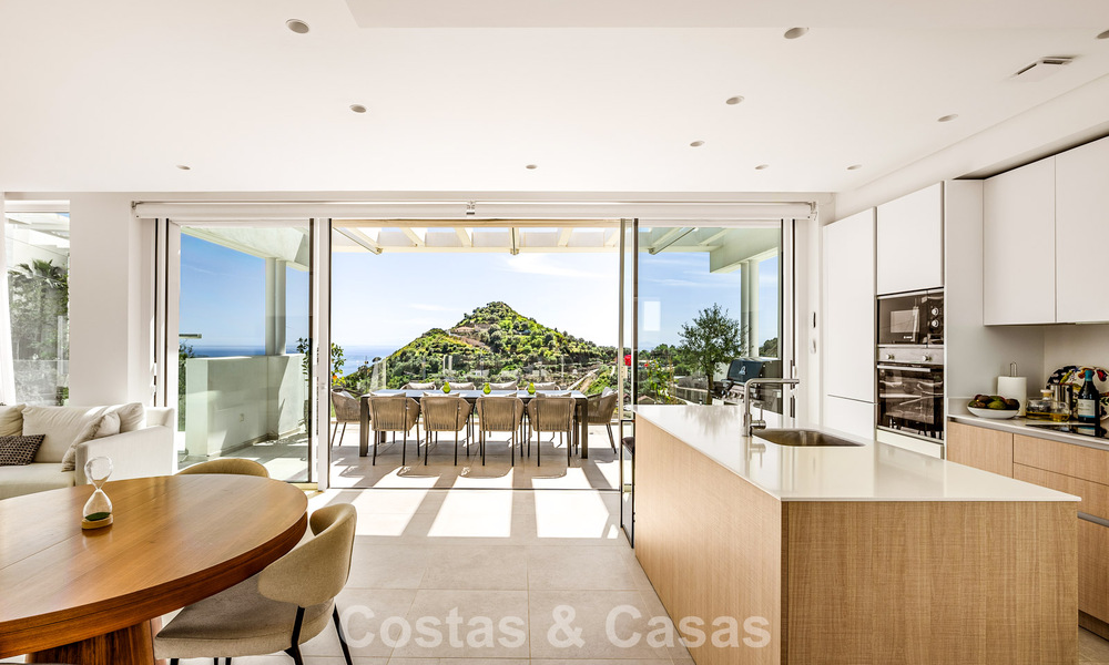 Apartamento contemporáneo de lujo con vistas al mar en venta en un complejo boutique cerca de Marbella centro 784587