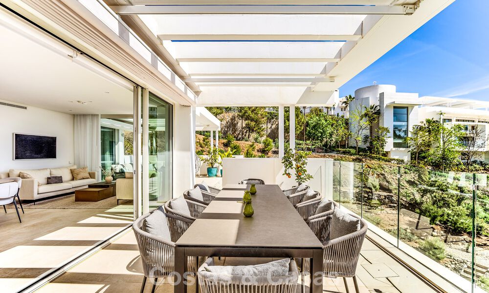 Apartamento contemporáneo de lujo con vistas al mar en venta en un complejo boutique cerca de Marbella centro 784590