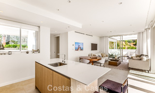 Apartamento contemporáneo de lujo con vistas al mar en venta en un complejo boutique cerca de Marbella centro 784591 