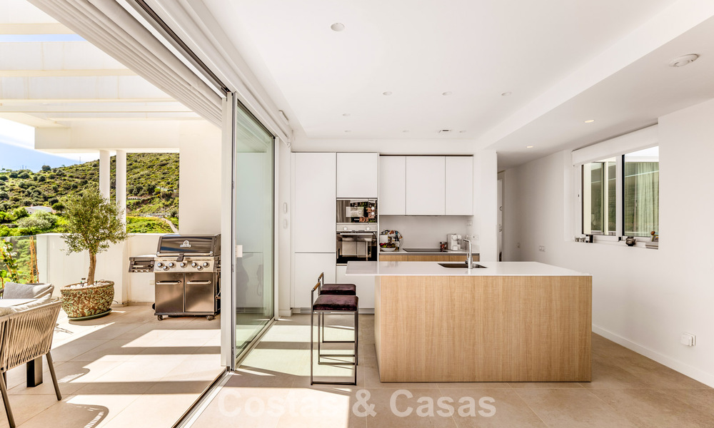 Apartamento contemporáneo de lujo con vistas al mar en venta en un complejo boutique cerca de Marbella centro 784592