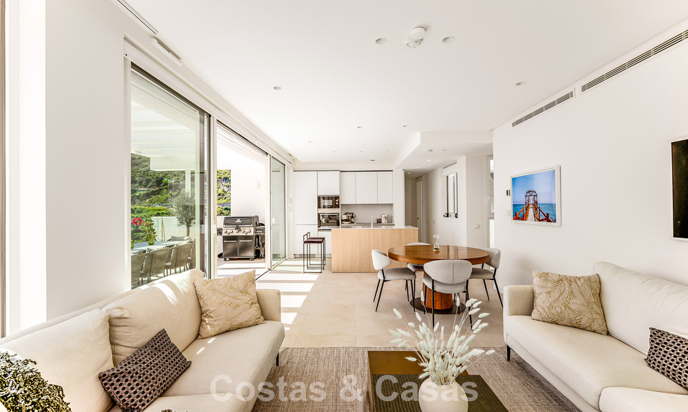 Apartamento contemporáneo de lujo con vistas al mar en venta en un complejo boutique cerca de Marbella centro 784593