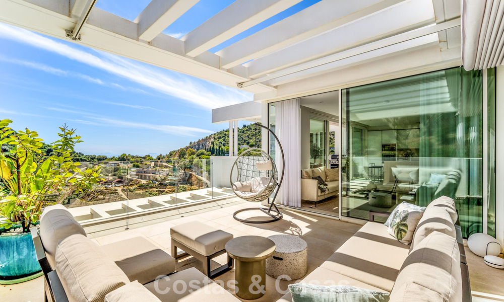 Apartamento contemporáneo de lujo con vistas al mar en venta en un complejo boutique cerca de Marbella centro 784595