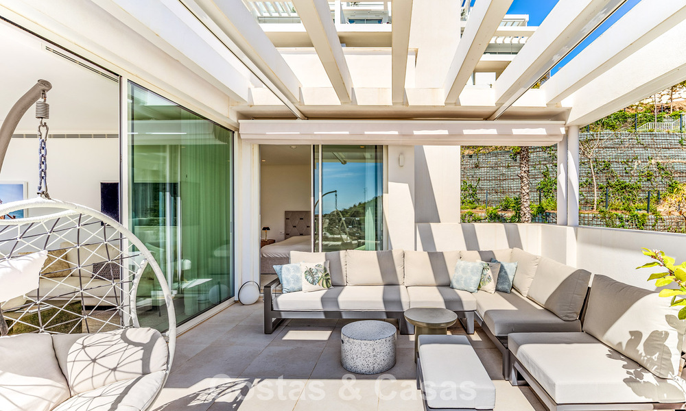 Apartamento contemporáneo de lujo con vistas al mar en venta en un complejo boutique cerca de Marbella centro 784597
