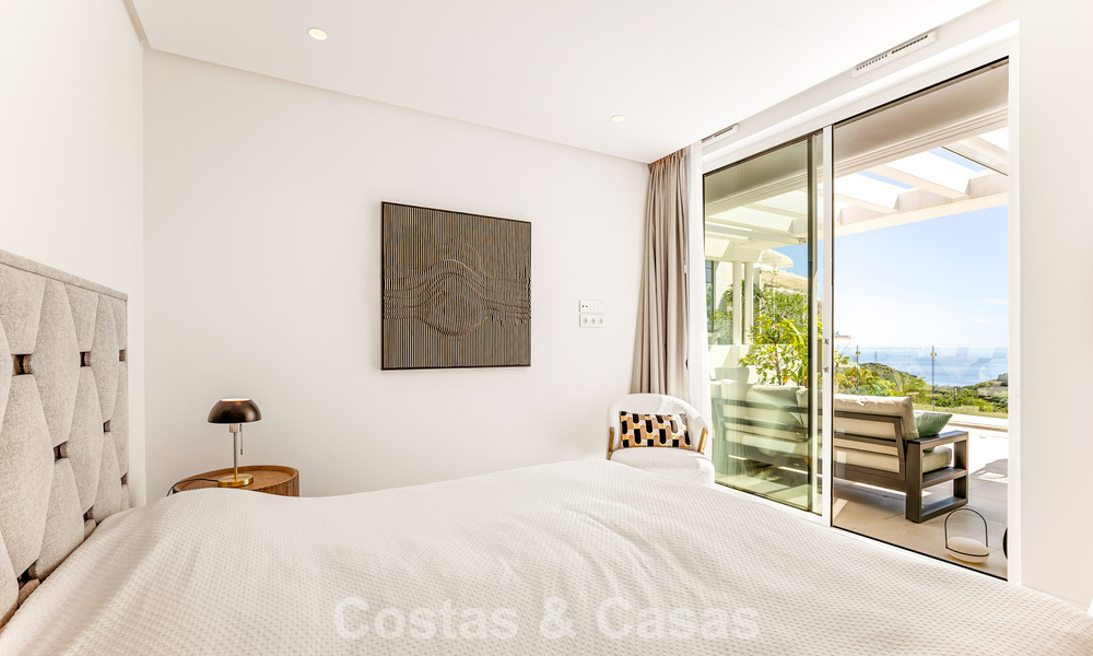 Apartamento contemporáneo de lujo con vistas al mar en venta en un complejo boutique cerca de Marbella centro 784599