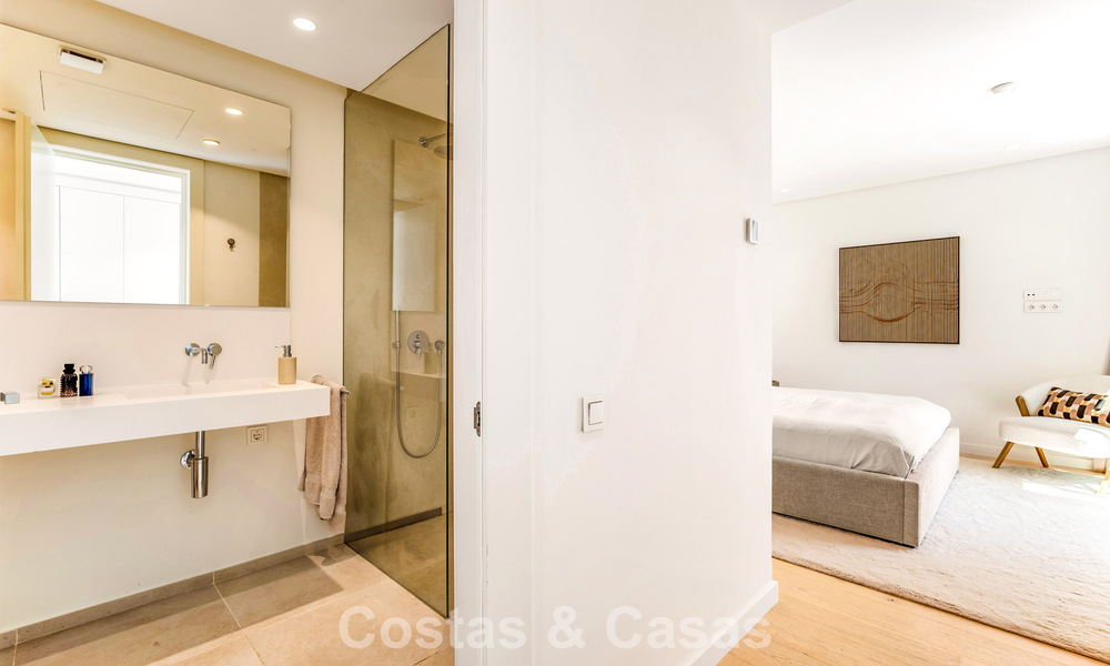 Apartamento contemporáneo de lujo con vistas al mar en venta en un complejo boutique cerca de Marbella centro 784600