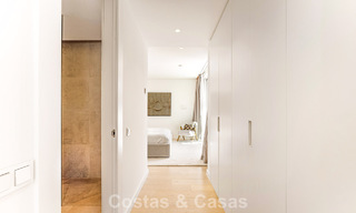 Apartamento contemporáneo de lujo con vistas al mar en venta en un complejo boutique cerca de Marbella centro 784601 