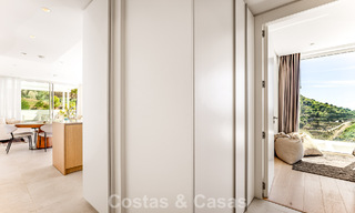 Apartamento contemporáneo de lujo con vistas al mar en venta en un complejo boutique cerca de Marbella centro 784602 