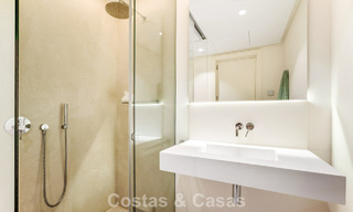Apartamento contemporáneo de lujo con vistas al mar en venta en un complejo boutique cerca de Marbella centro 784607 