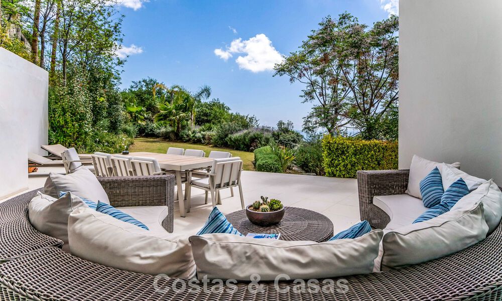 Apartamento contemporáneo de lujo con vistas al mar en venta en un complejo boutique cerca de Marbella centro 784609
