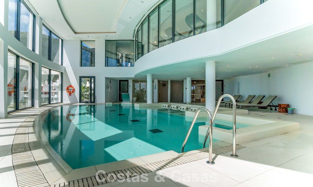 Apartamento contemporáneo de lujo con vistas al mar en venta en un complejo boutique cerca de Marbella centro 784613