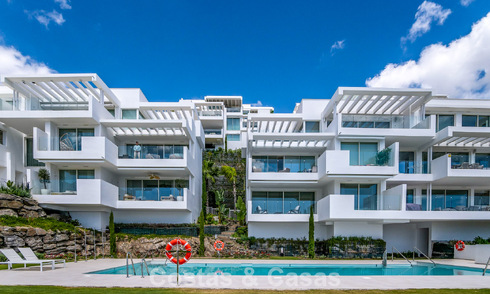 Apartamento contemporáneo de lujo con vistas al mar en venta en un complejo boutique cerca de Marbella centro 784619