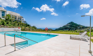 Apartamento contemporáneo de lujo con vistas al mar en venta en un complejo boutique cerca de Marbella centro 784620 