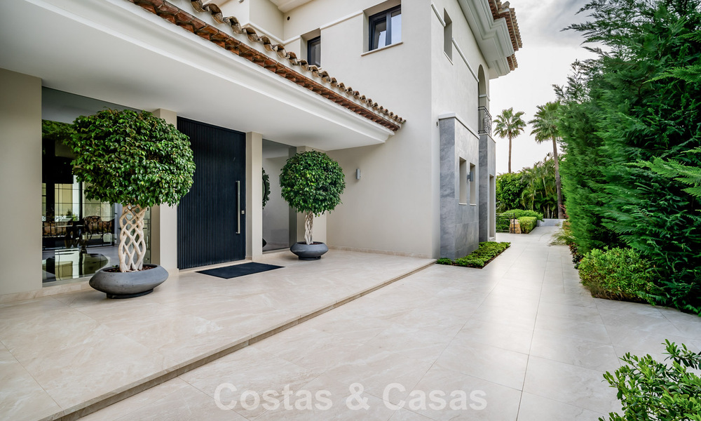 Impresionante villa con arquitectura auténtica y vistas al mar en venta en Sierra Blanca, en la Milla de Oro de Marbella 784631