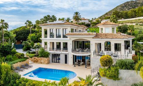 Impresionante villa con arquitectura auténtica y vistas al mar en venta en Sierra Blanca, en la Milla de Oro de Marbella 784632