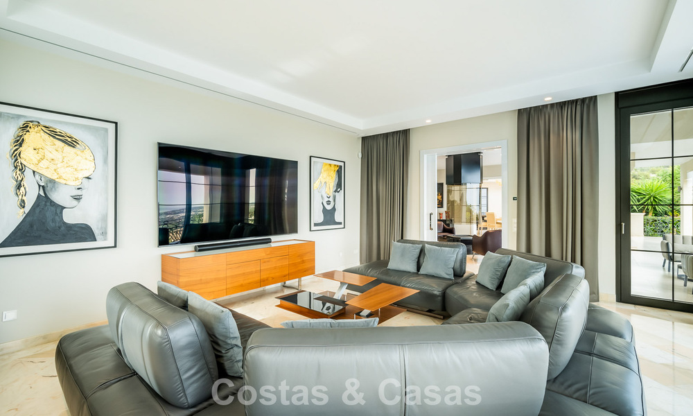 Impresionante villa con arquitectura auténtica y vistas al mar en venta en Sierra Blanca, en la Milla de Oro de Marbella 784637