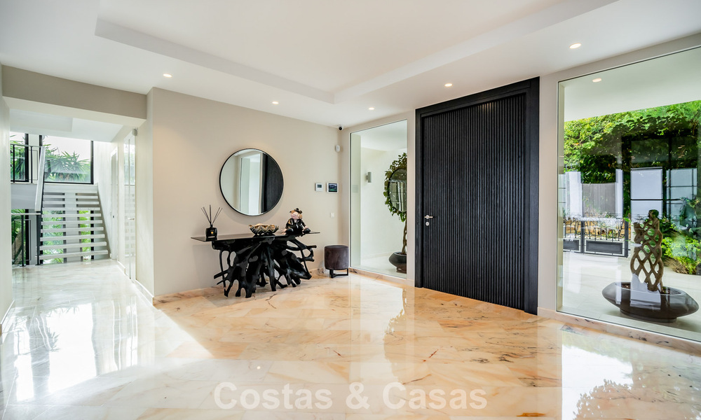 Impresionante villa con arquitectura auténtica y vistas al mar en venta en Sierra Blanca, en la Milla de Oro de Marbella 784646