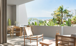Apartamento reformado con vistas al mar en venta en un complejo en primera línea de playa, a un paso de Puerto Banús, Marbella 784676 