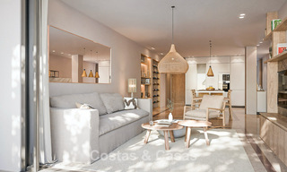 Apartamento reformado con vistas al mar en venta en un complejo en primera línea de playa, a un paso de Puerto Banús, Marbella 784680 