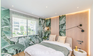 Adosada reformada en primera línea de playa con impresionantes vistas al mar, en venta en la Milla de Oro de Marbella 784695 