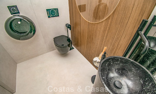 Adosada reformada en primera línea de playa con impresionantes vistas al mar, en venta en la Milla de Oro de Marbella 784701 